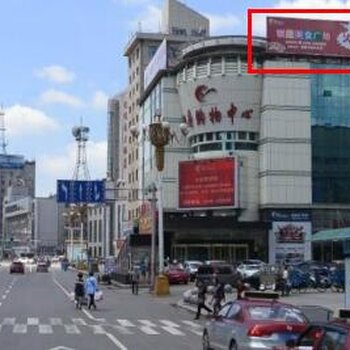 白山市浑江大街银座购物中心楼顶广告牌